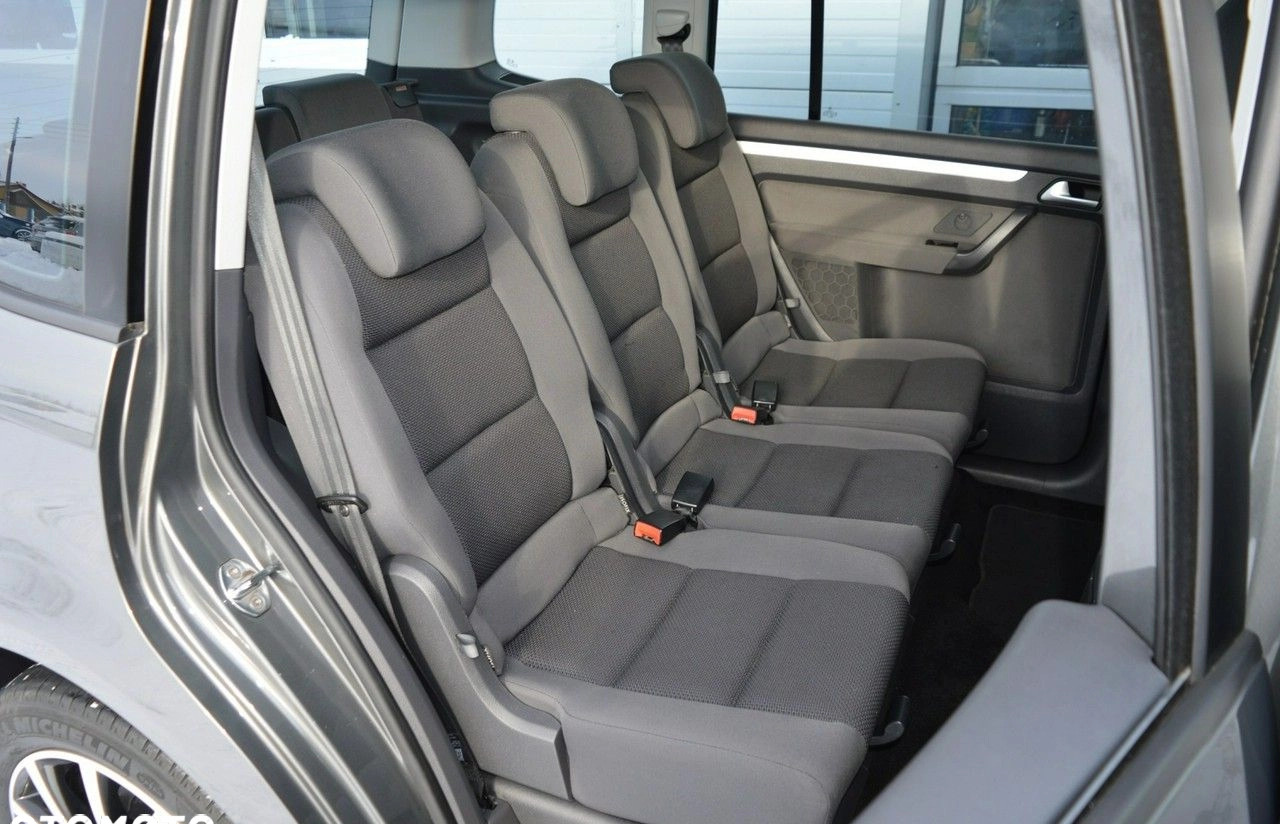 Volkswagen Touran cena 41900 przebieg: 215000, rok produkcji 2015 z Hrubieszów małe 781
